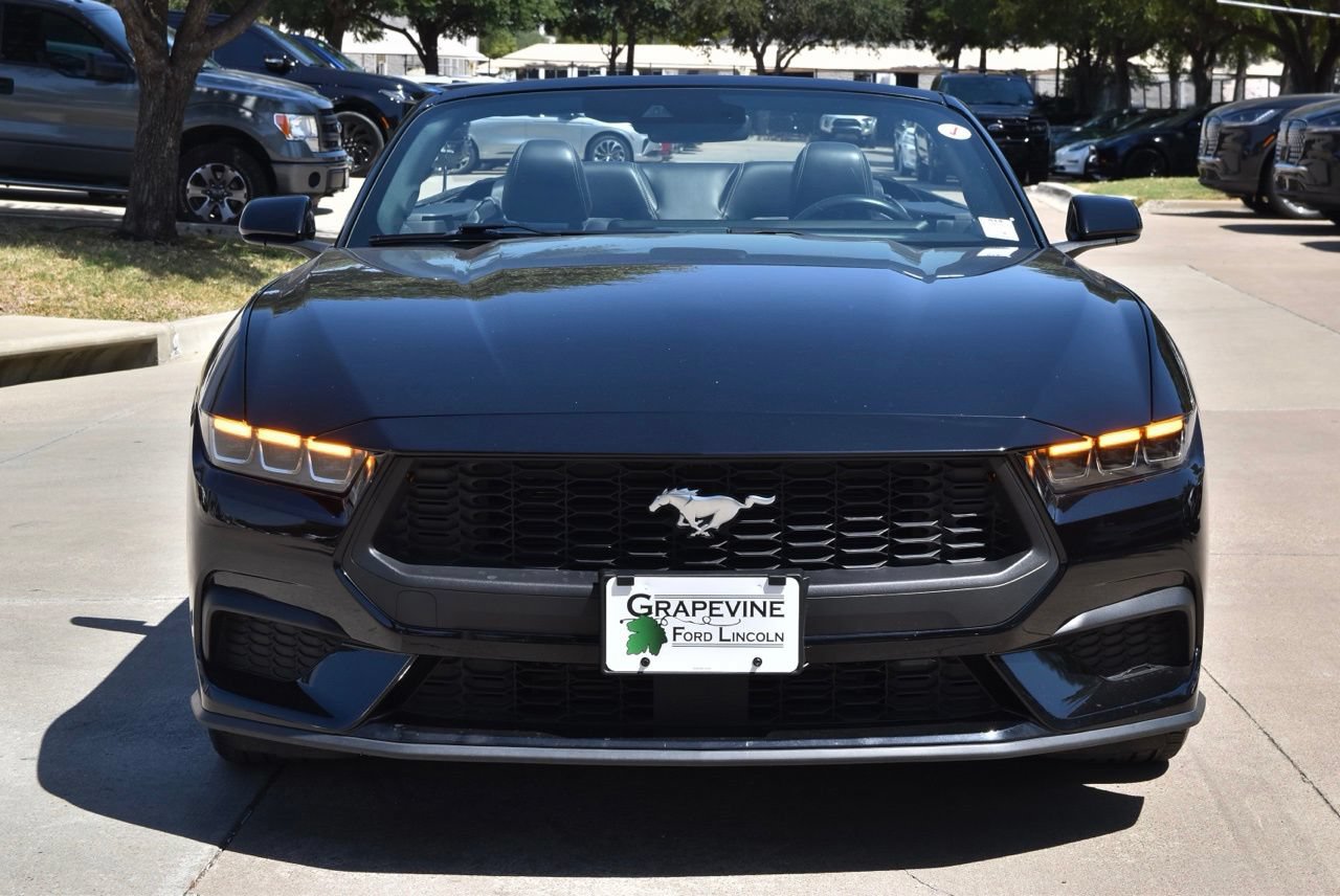 Used 2025 Ford Mustang Premium RWD image 3