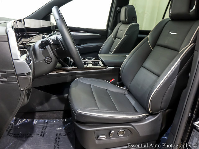 Used 2026 Cadillac Escalade Luxury AWD/4WD image 9