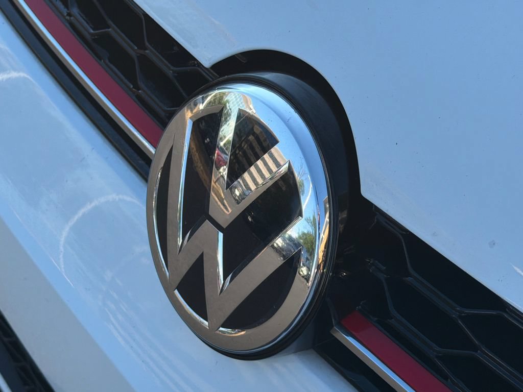 Used 2018 Volkswagen GTI SE FWD image 11