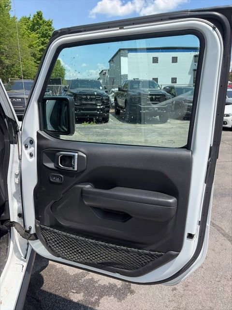 Used 2022 Jeep Gladiator Willys AWD/4WD image 20