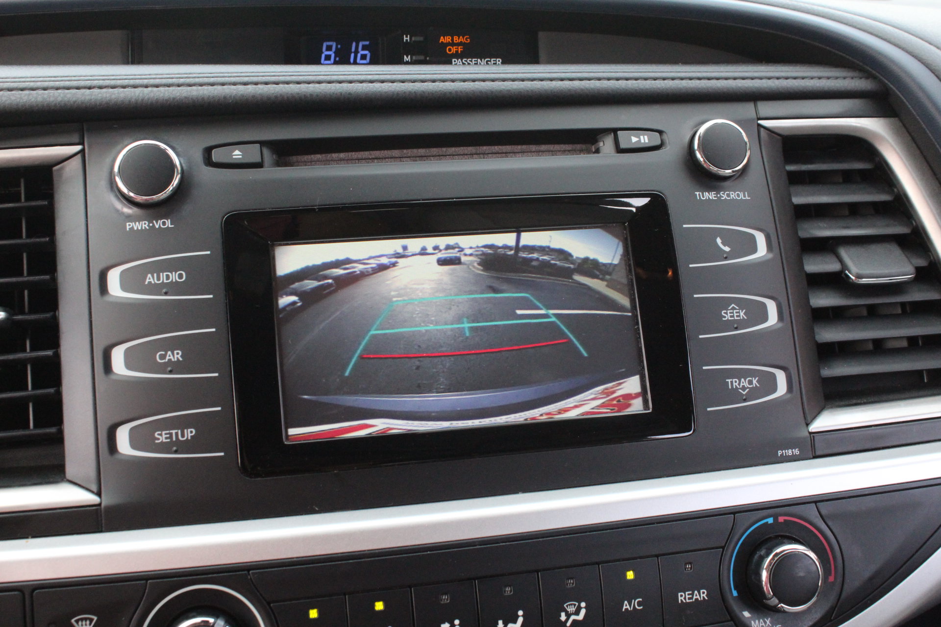 Used 2019 Toyota Highlander LE FWD image 20