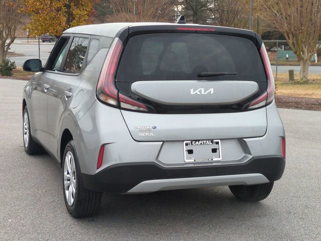 Used 2023 Kia Soul LX image 5