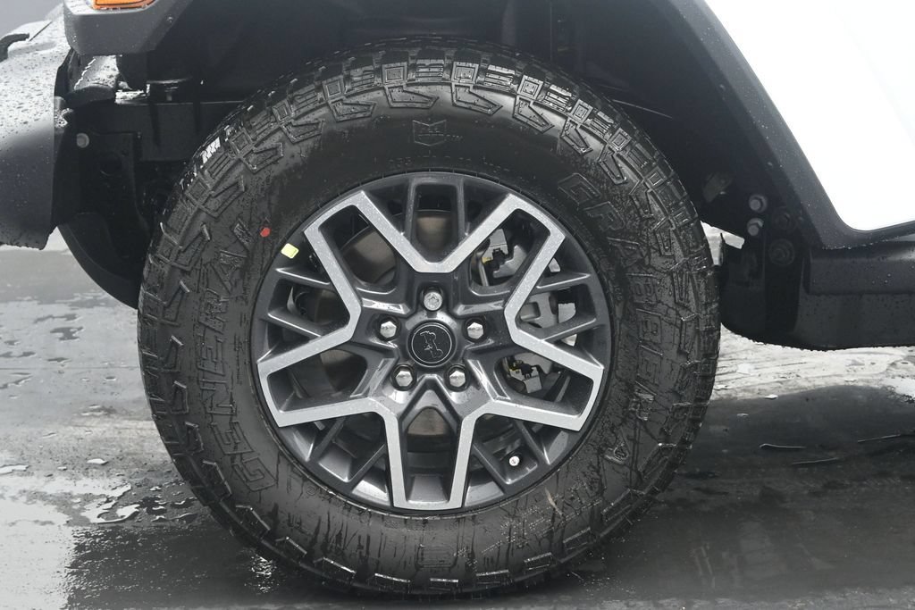 New 2026 Jeep Wrangler Unlimited Sahara w/ Rockslide Package AWD/4WD image 31
