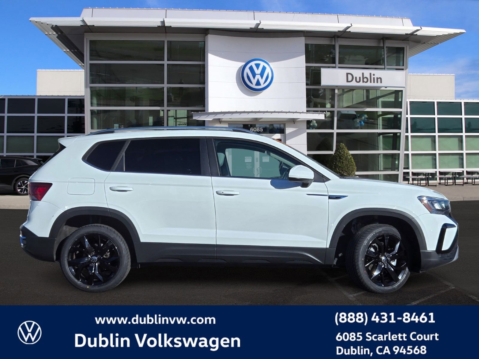 Certified 2022 Volkswagen Taos SE w/ Panoramic Sunroof Package image 2