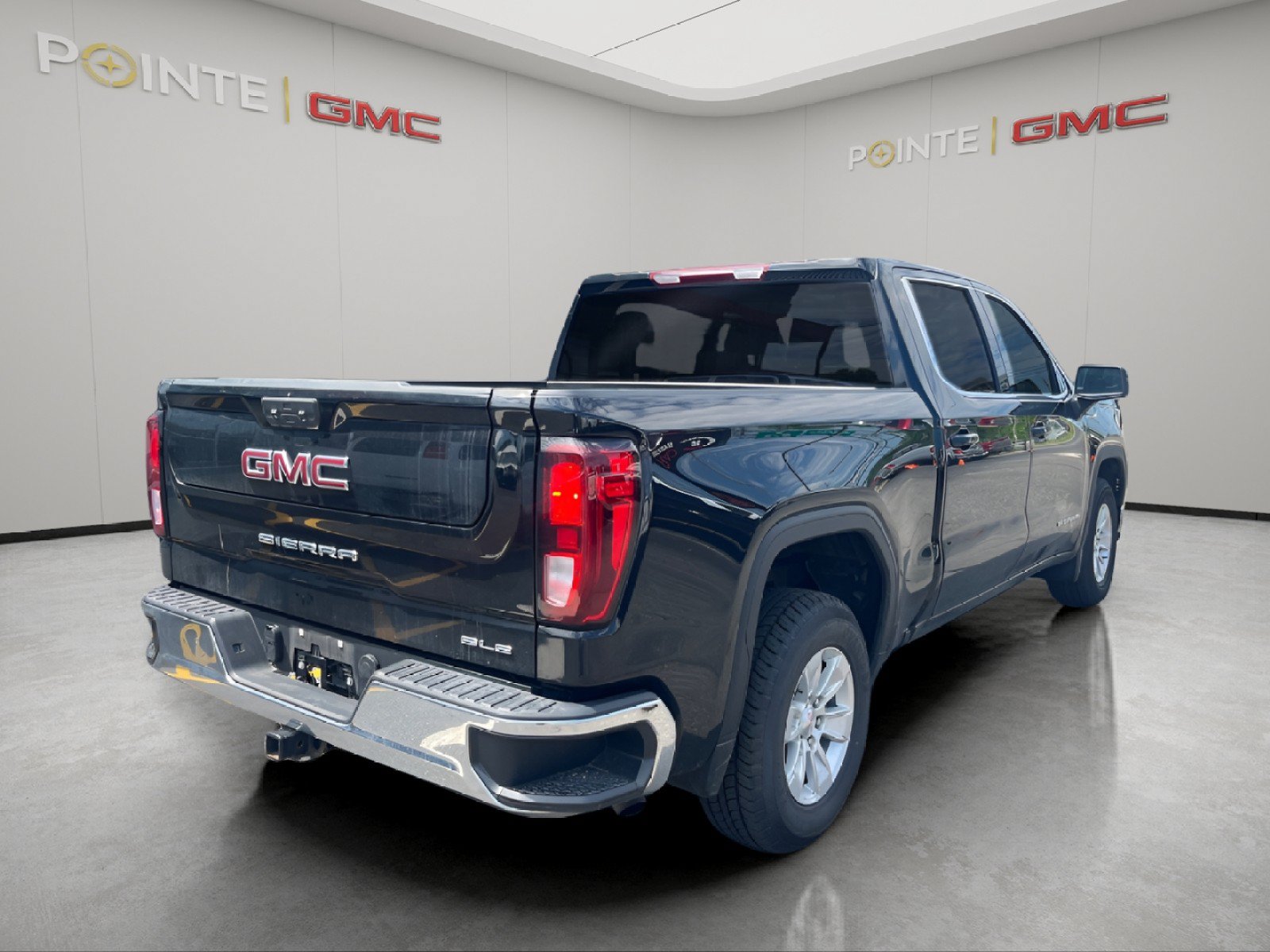 Used 2024 GMC Sierra 1500 SLE RWD image 7
