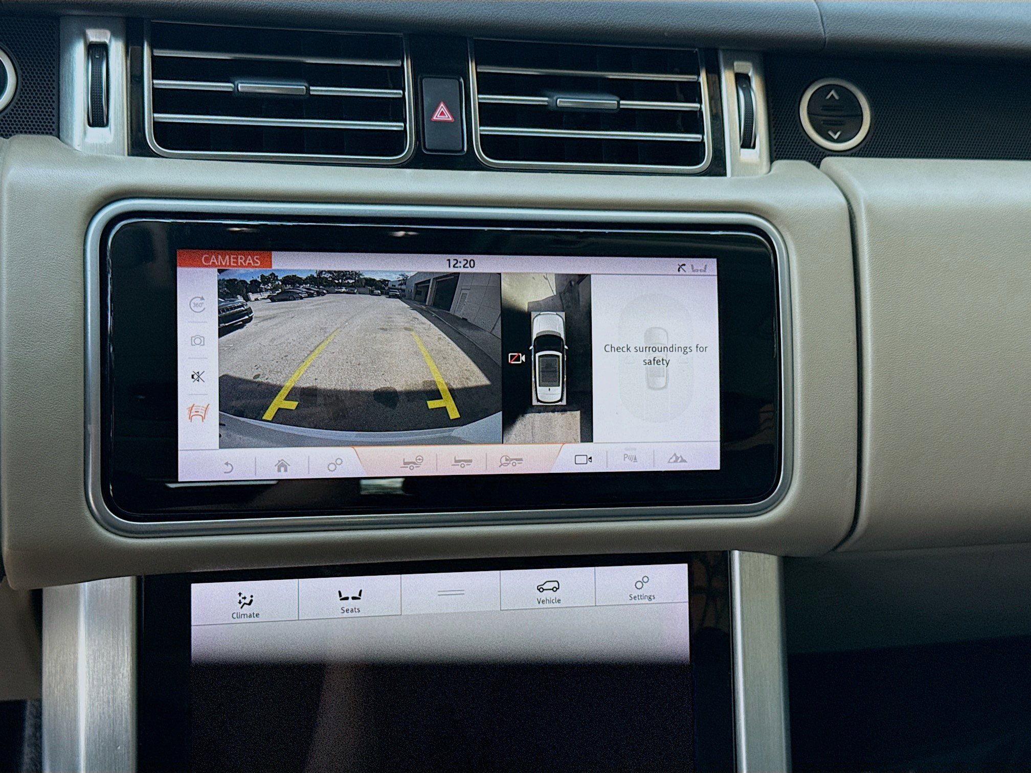 Used 2019 Land Rover Range Rover Velar R-Dynamic SE image 13