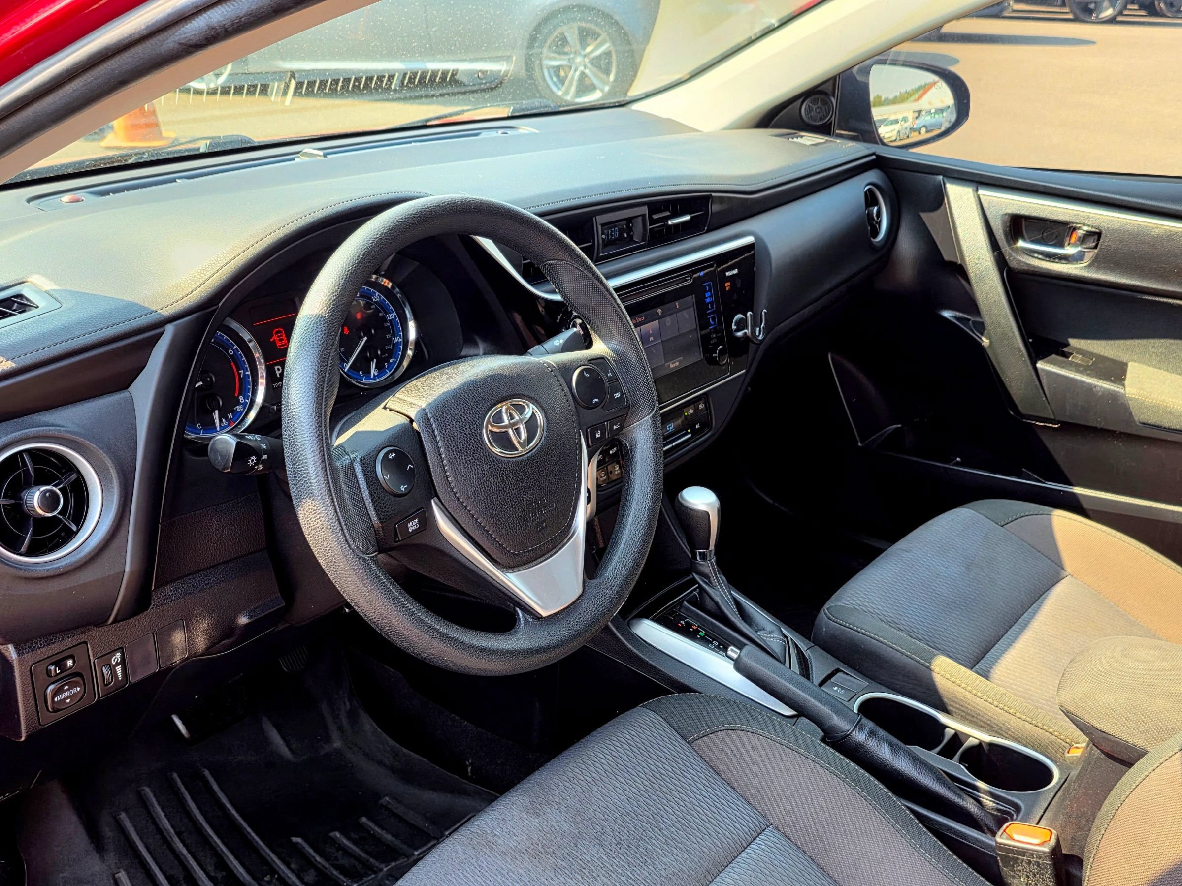 Used 2017 Toyota Corolla LE w/ Carpet Mat Package (TMS) FWD image 19