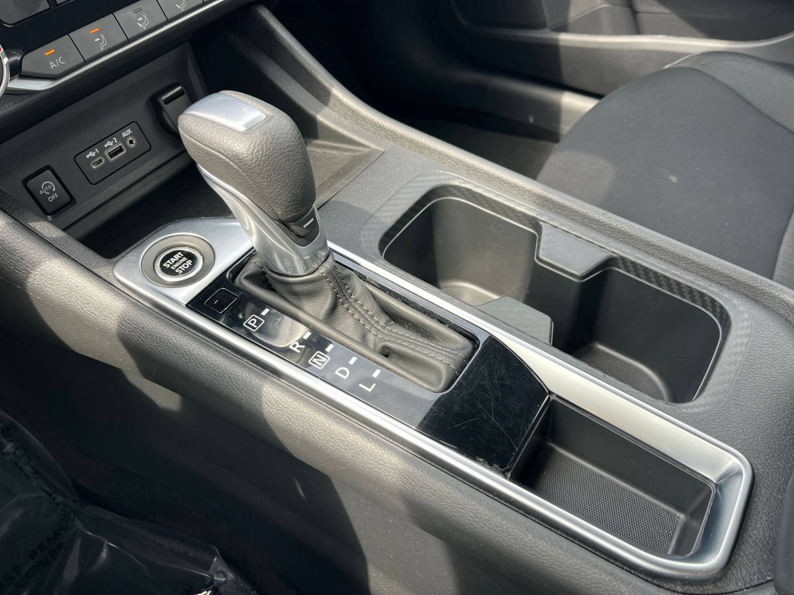 Used 2025 Nissan Sentra SV FWD image 40