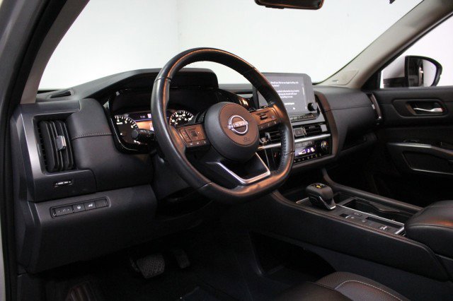 Used 2024 Nissan Pathfinder SL w/ SL Premium Package image 6