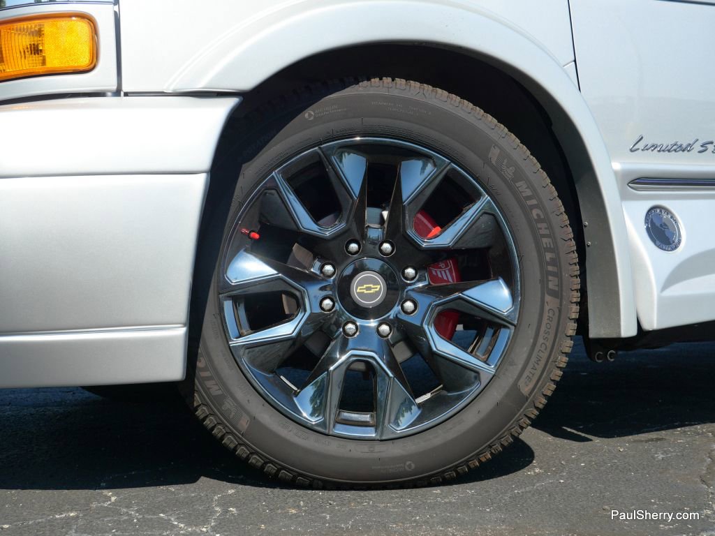 Used 2023 Chevrolet Express 2500 Extended image 22