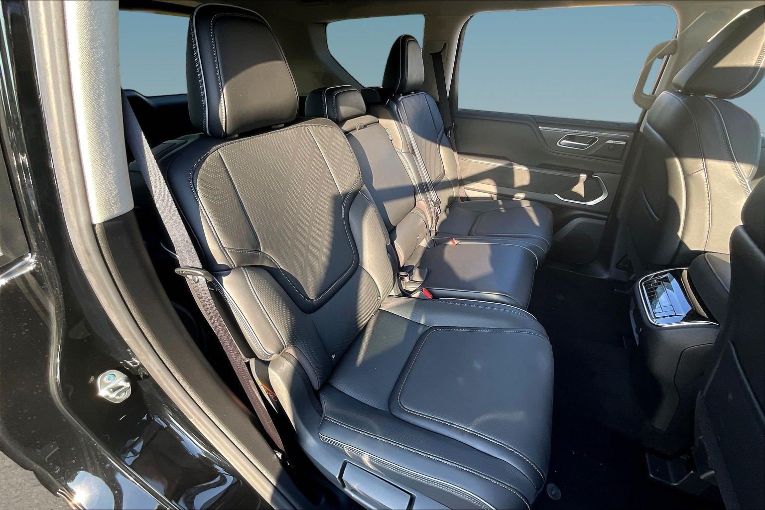 Certified 2026 INFINITI QX80 Luxe w/ Cargo Package AWD/4WD image 24