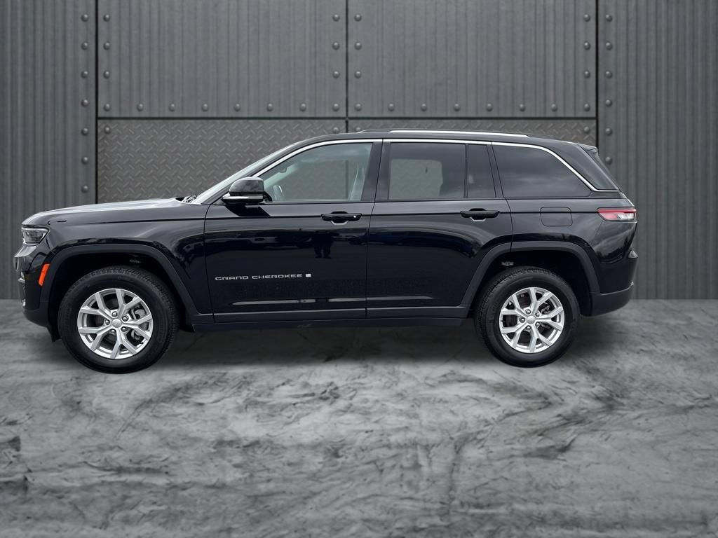 Used 2023 Jeep Grand Cherokee Limited AWD/4WD image 4