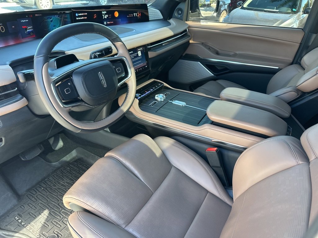 Used 2025 Lincoln Navigator L Black Label image 3