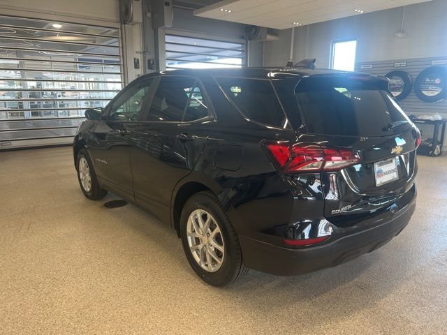 Used 2023 Chevrolet Equinox LS AWD/4WD image 9