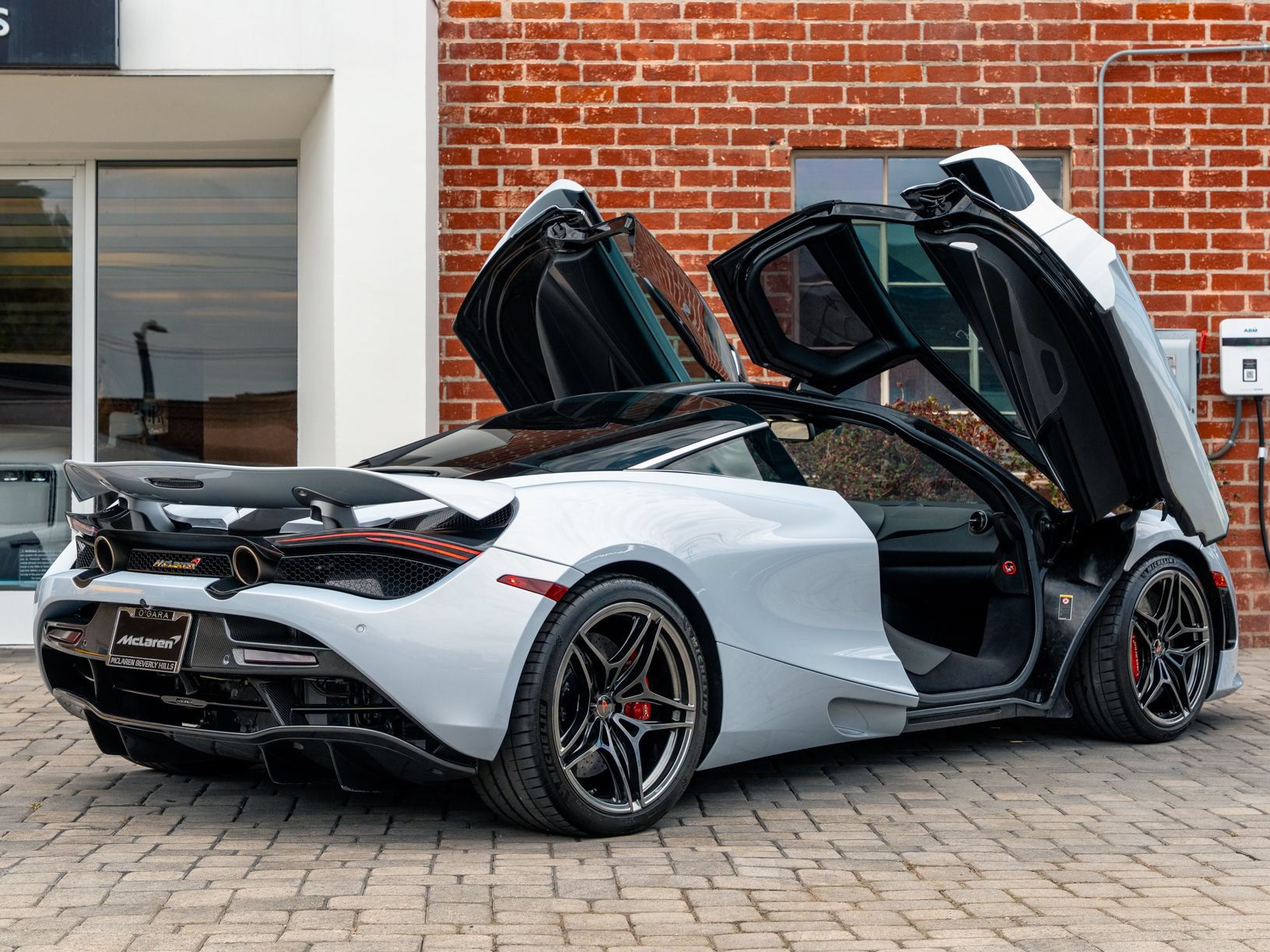 Used 2018 McLaren 720S Luxury RWD image 15