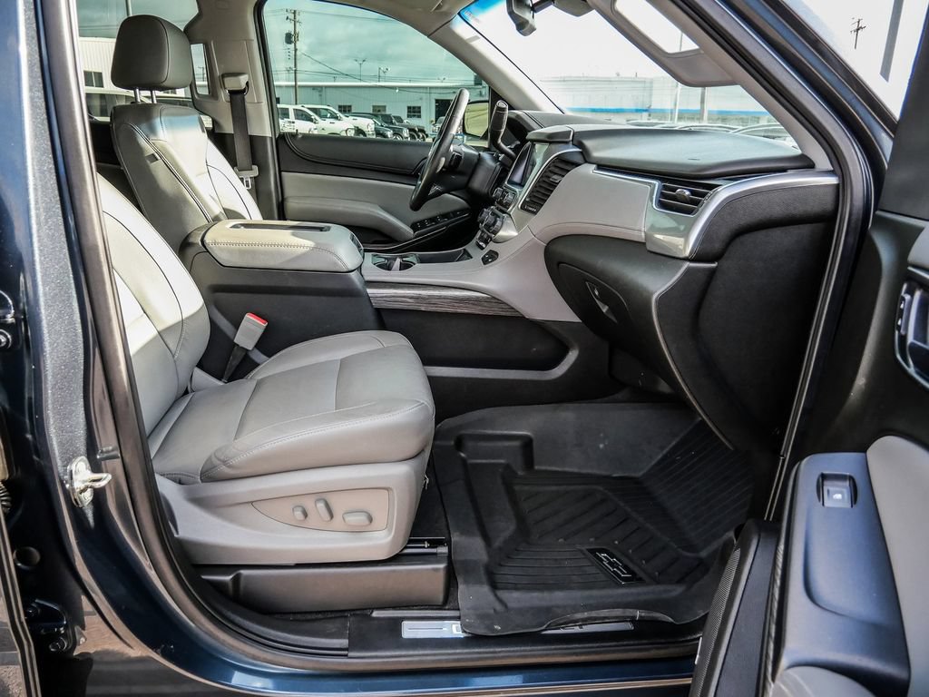 Used 2020 Chevrolet Tahoe LT w/ Luxury Package RWD image 14