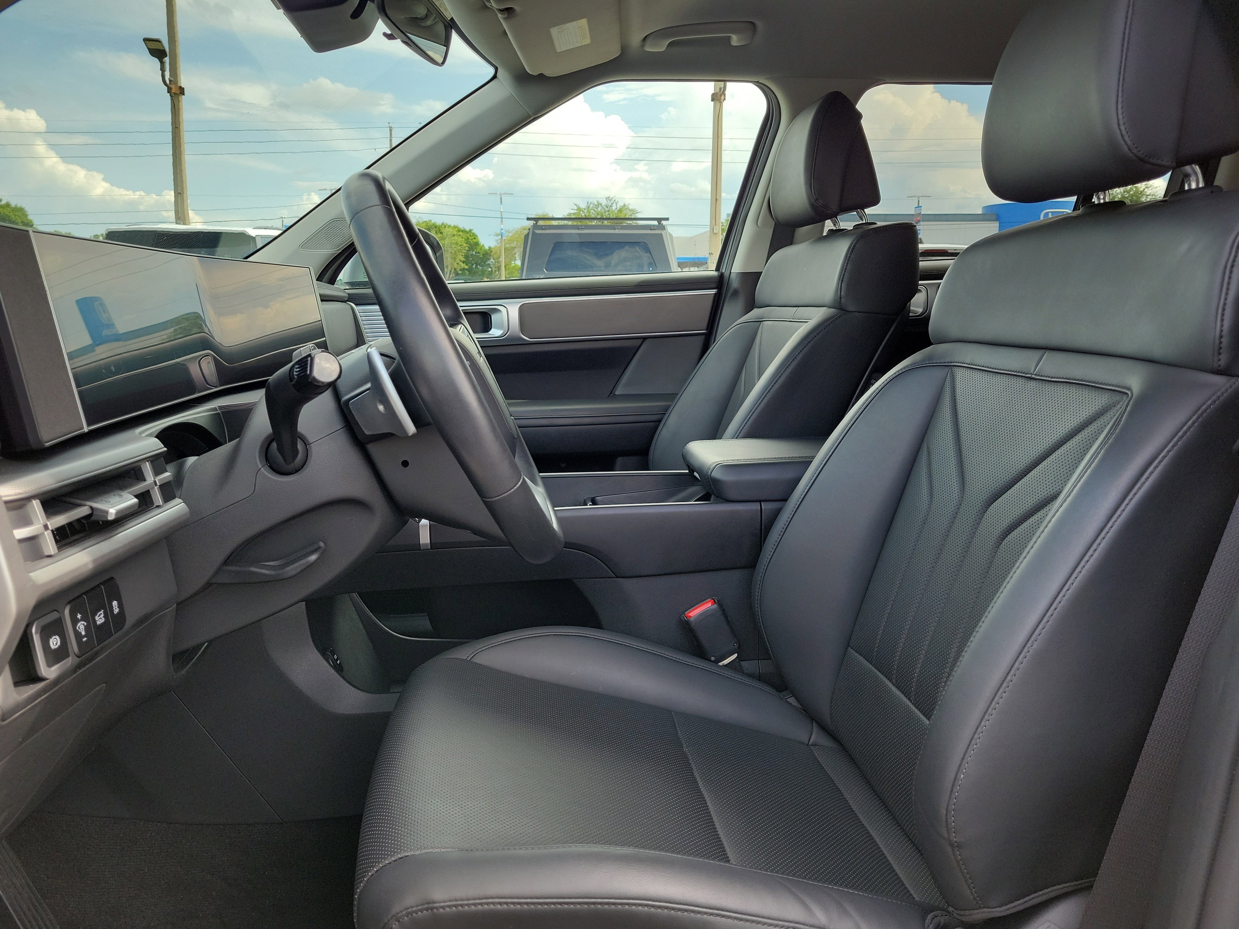 Used 2025 Hyundai Santa Fe SEL AWD/4WD image 14