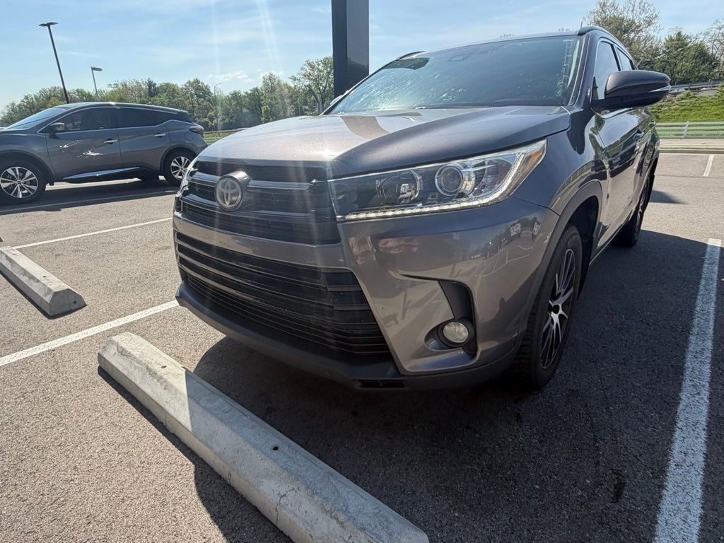 Used 2017 Toyota Highlander SE image 9
