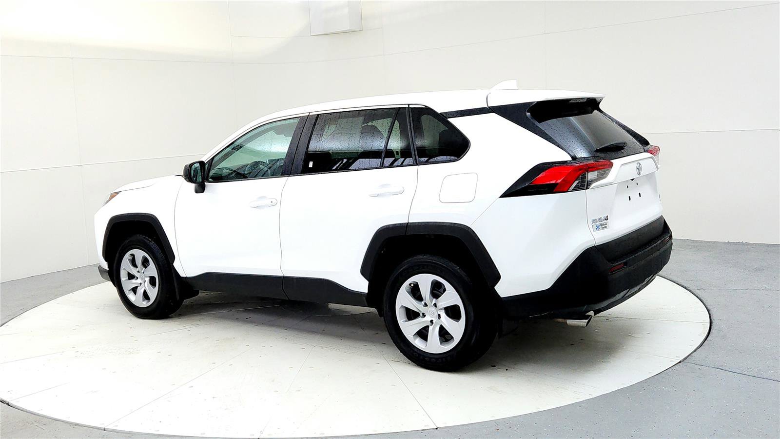 Used 2023 Toyota RAV4 LE image 4