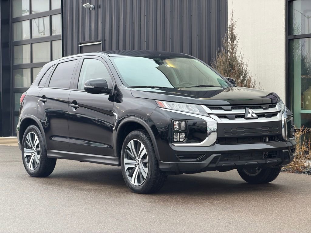Used 2025 Mitsubishi Outlander Sport AWD image 4