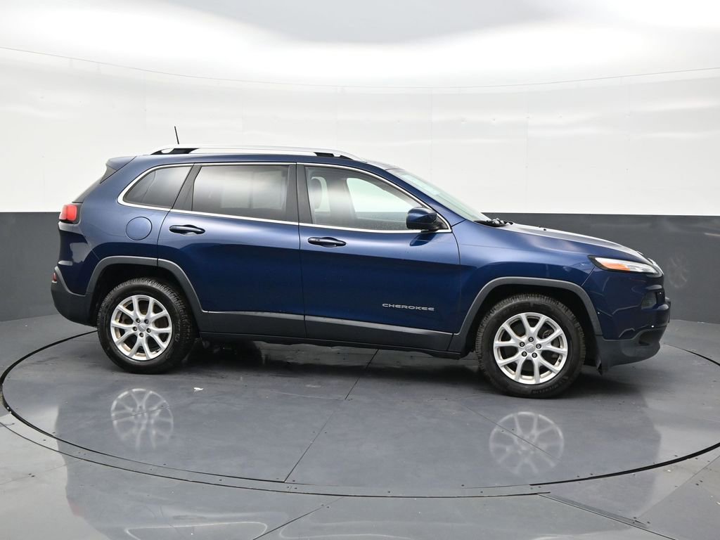 Used 2018 Jeep Cherokee Latitude Plus w/ Cold Weather Group image 6
