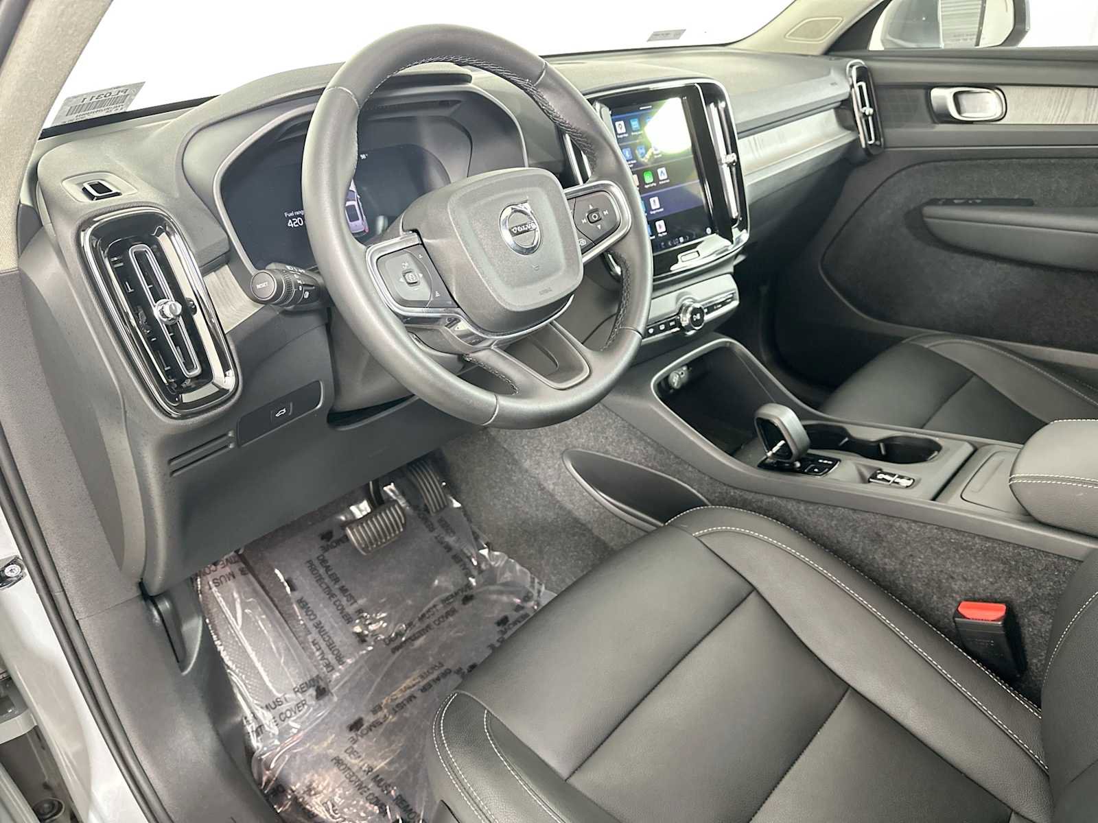 Used 2025 Volvo XC40 B5 Core w/ Protection Package Premier image 9