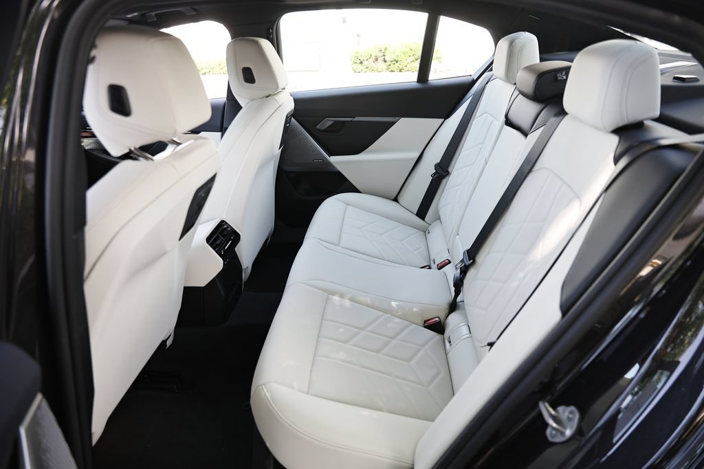 New 2027 BMW i5 eDrive40 RWD image 27