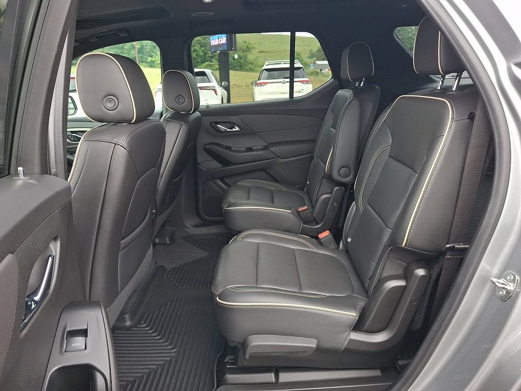 Used 2023 Chevrolet Traverse Premier w/ Redline Edition AWD/4WD image 10