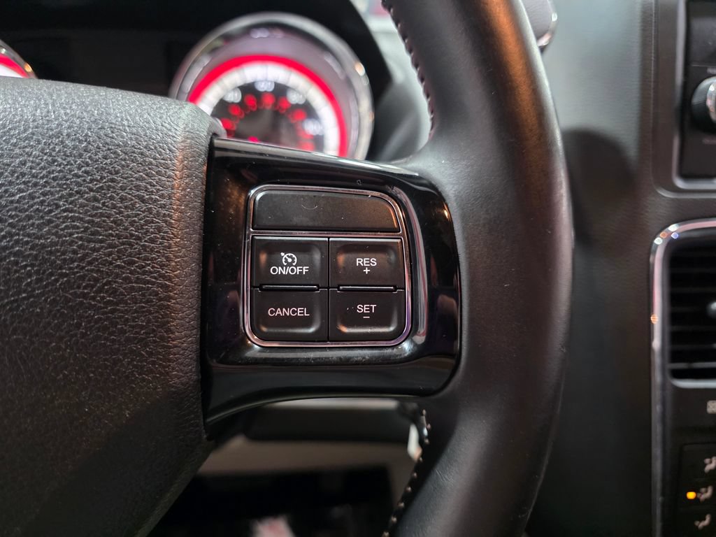 Used 2016 Dodge Grand Caravan SE FWD image 23