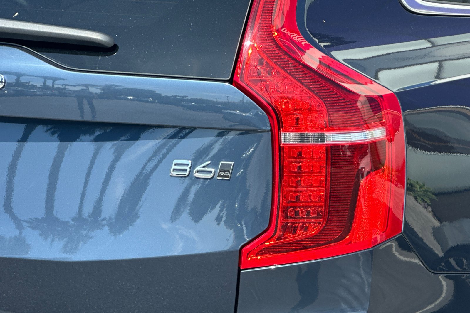 Certified 2025 Volvo XC90 B6 Plus image 35
