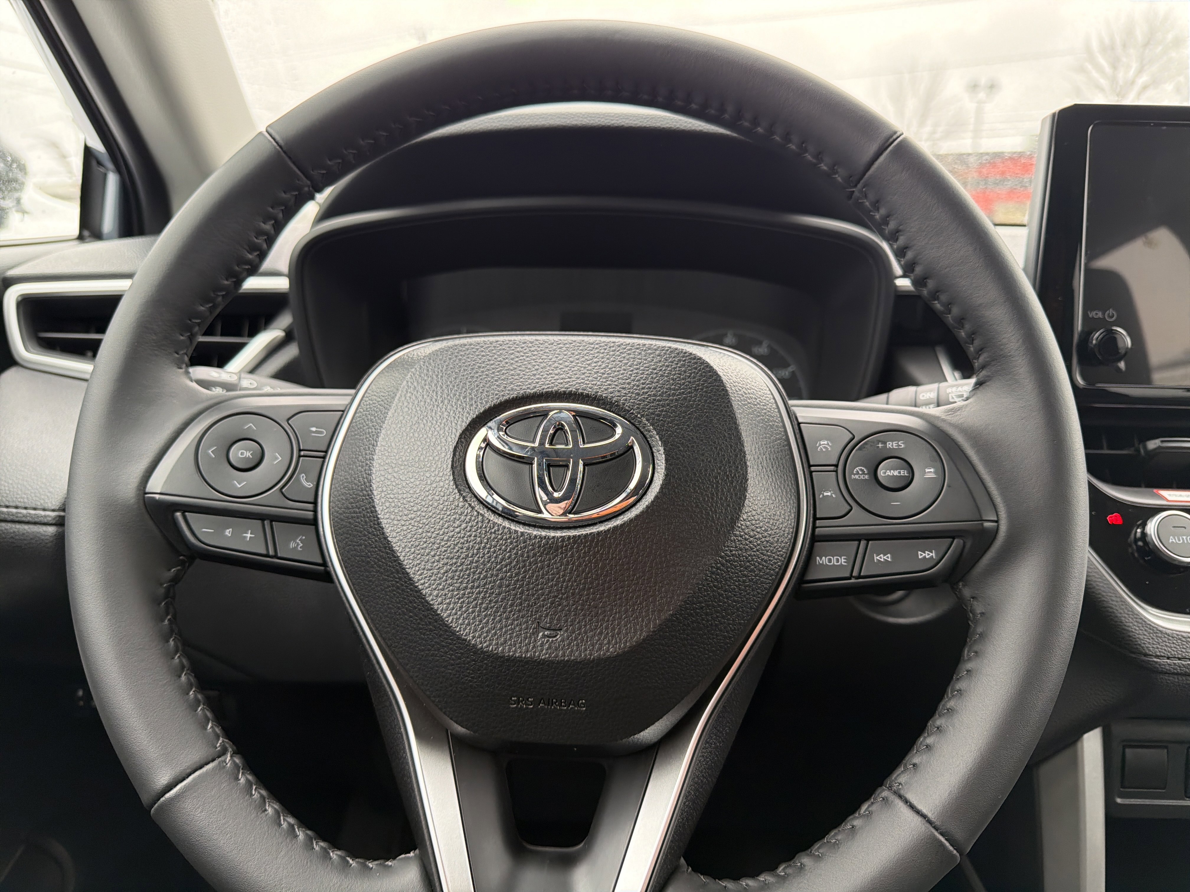 Used 2024 Toyota Corolla Cross LE image 12