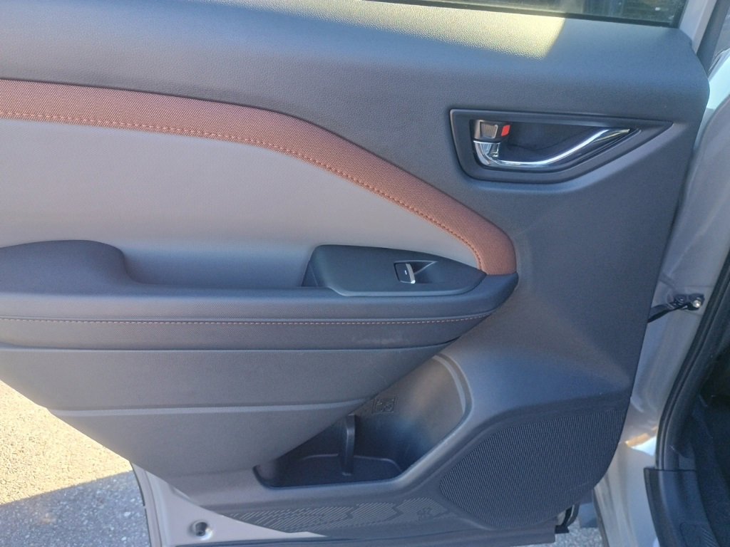 Used 2025 Subaru Forester Sport w/ Popular Package image 15