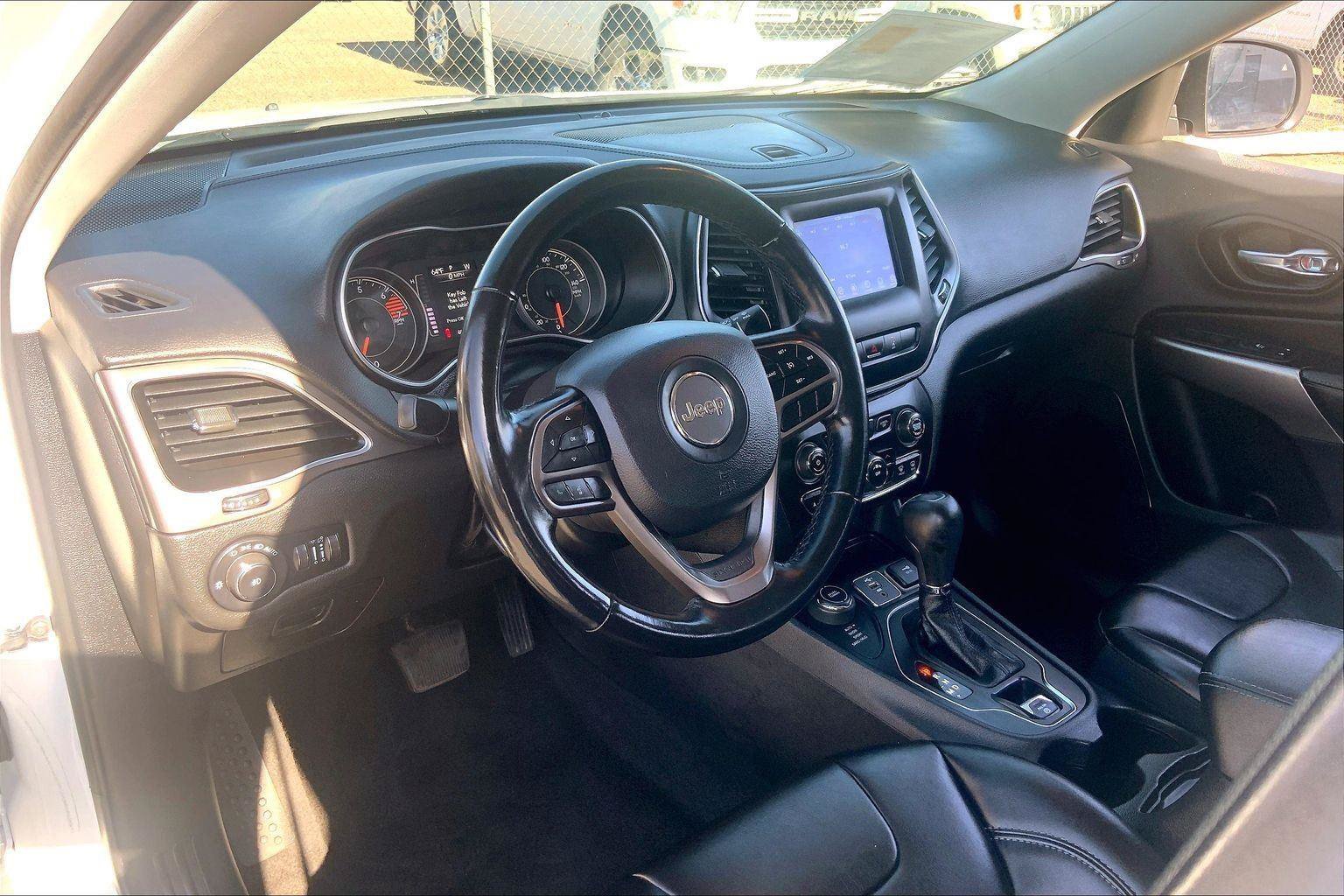 Certified 2021 Jeep Cherokee Latitude Plus AWD/4WD image 14