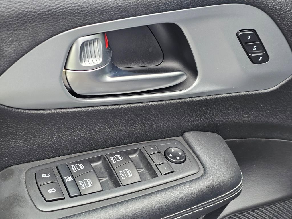 Used 2020 Chrysler Pacifica Touring-L Plus w/ Advanced Safetytec Group image 24