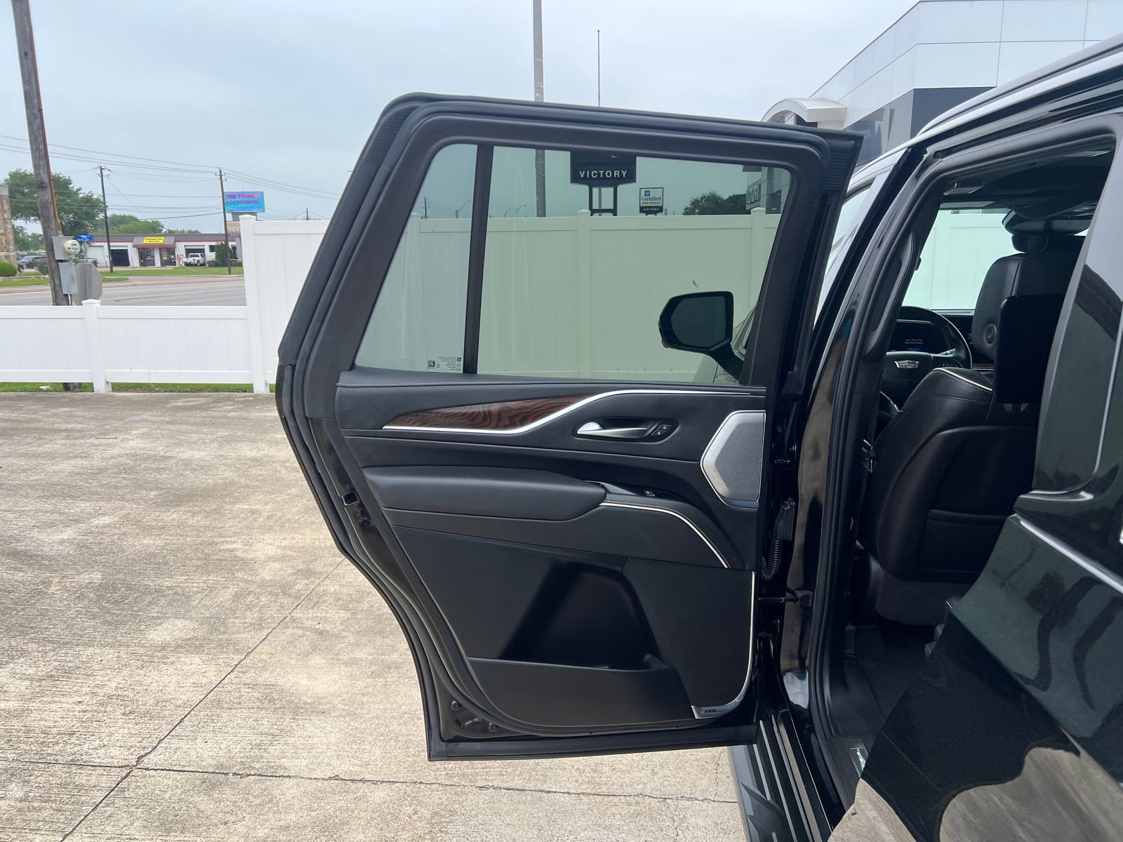 Used 2021 Cadillac Escalade Sport Platinum RWD image 16