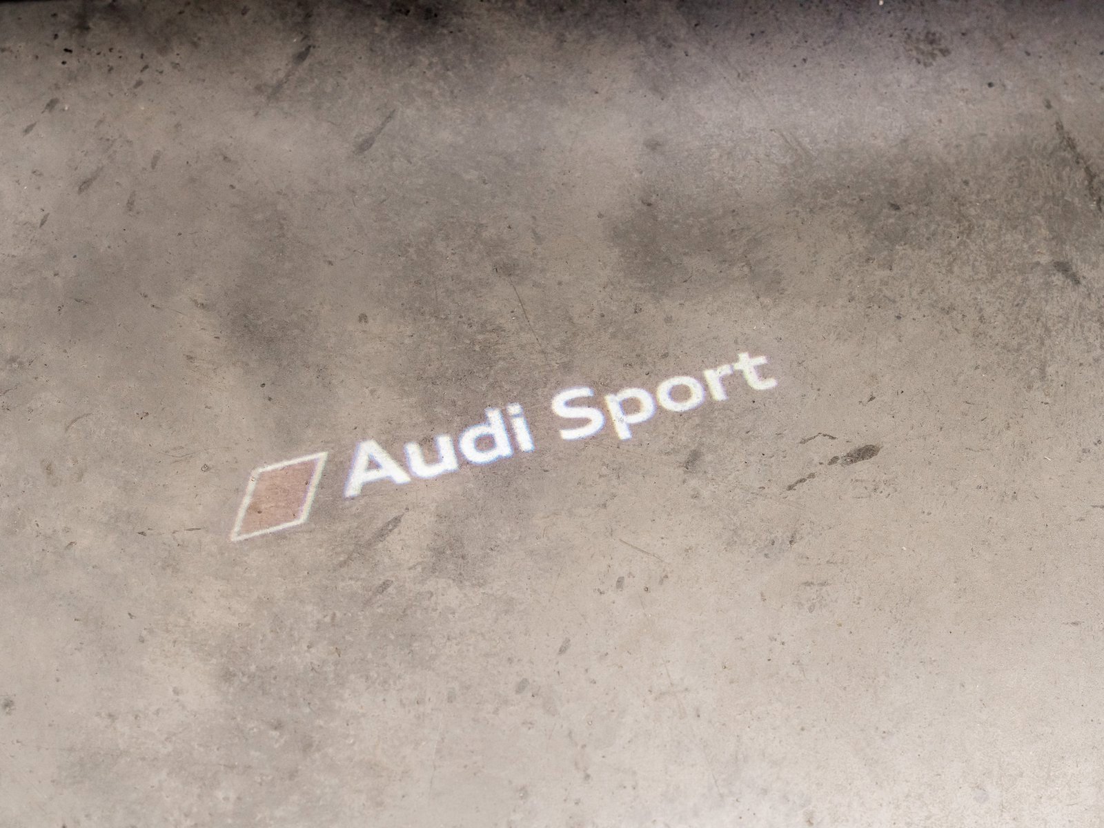 Used 2018 Audi R8 V10 w/ Premium Package image 69