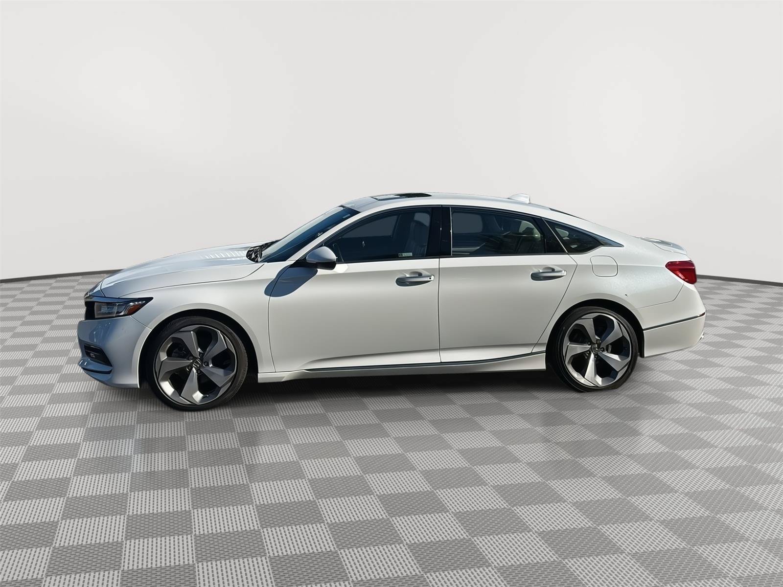 Used 2020 Honda Accord Touring image 8