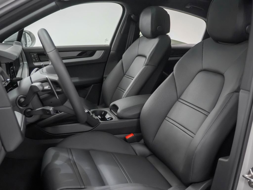 Certified 2025 Porsche Cayenne Coupe image 5