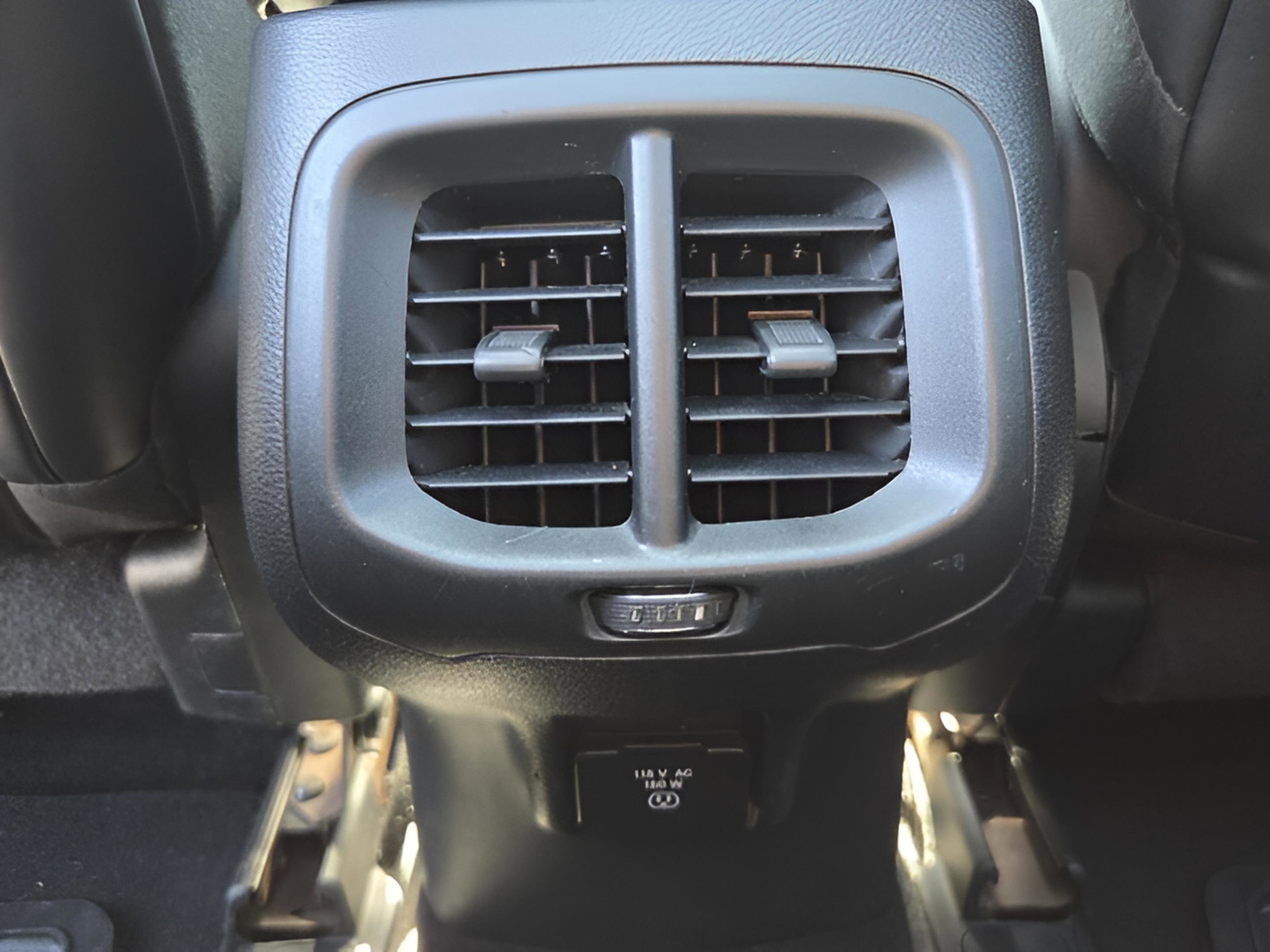 Used 2015 Jeep Cherokee Limited image 16