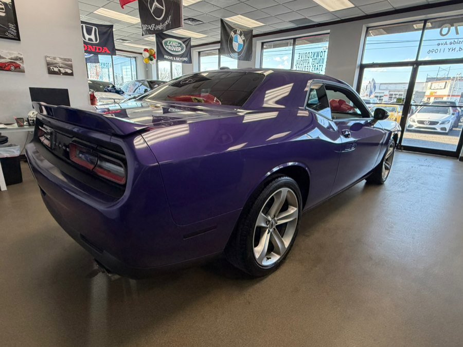 Used 2018 Dodge Challenger SXT w/ Super Sport Group (SS/T) RWD image 9