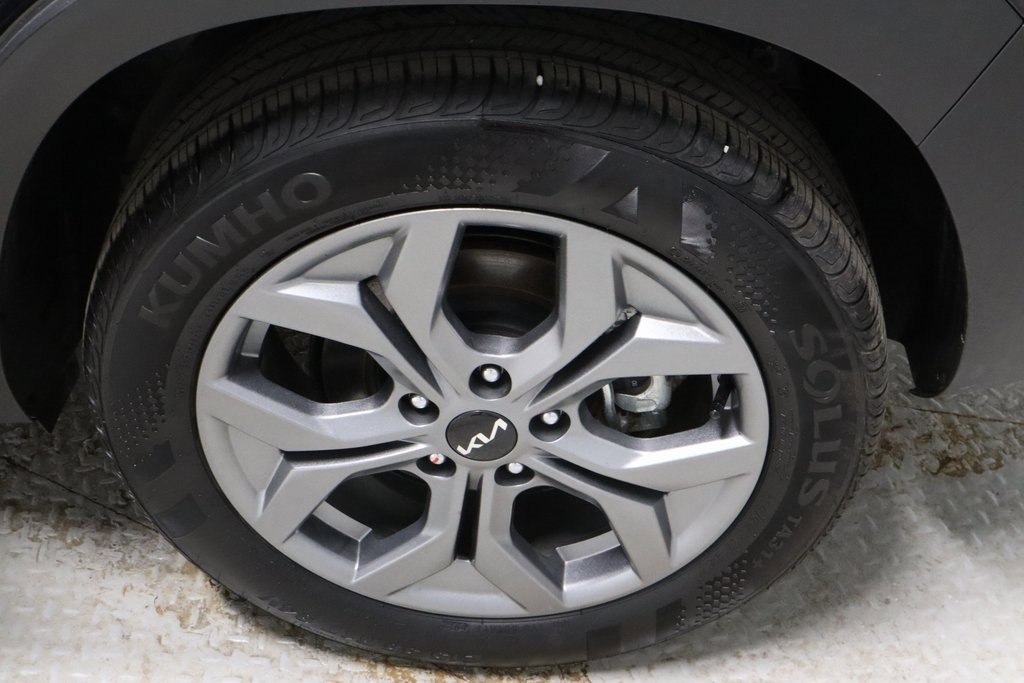 Used 2025 Kia Seltos LX image 18