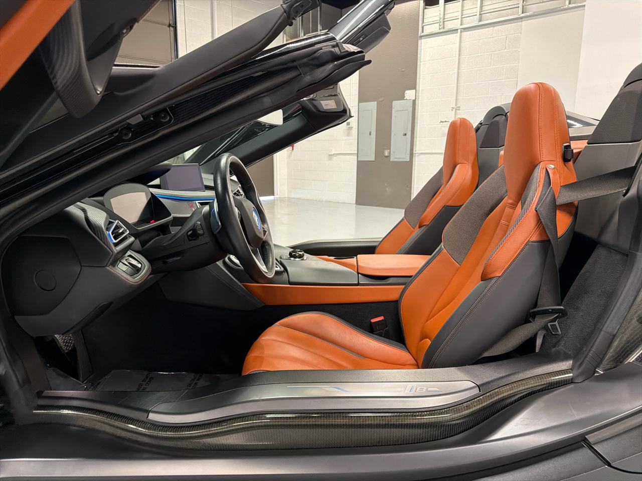 Used 2019 BMW i8 Roadster AWD/4WD image 17