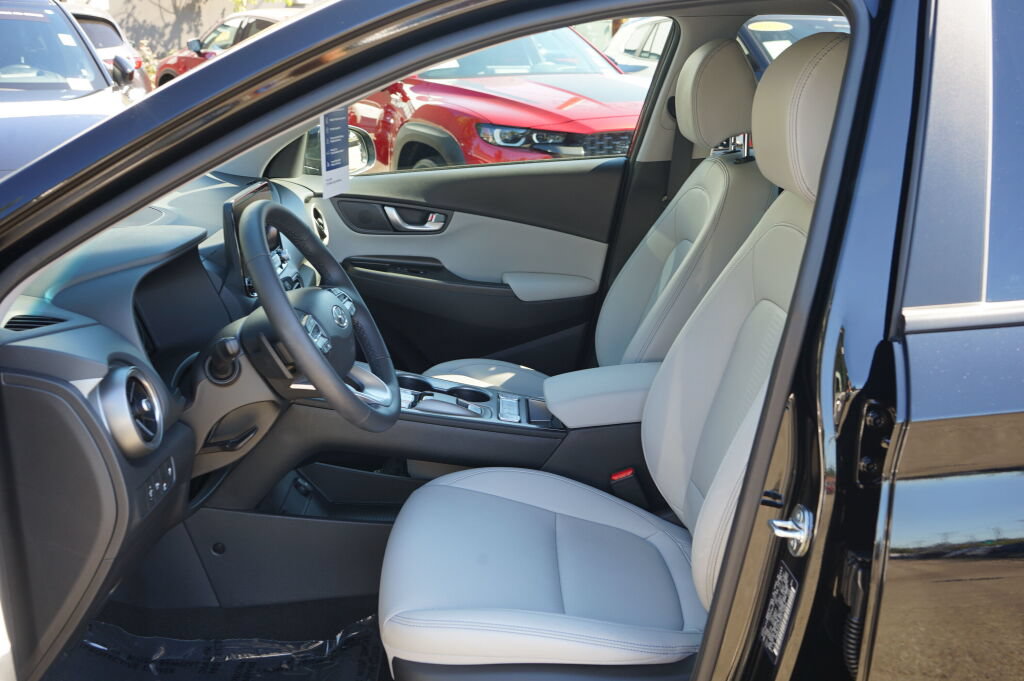 Certified 2023 Hyundai Kona Limited FWD image 17