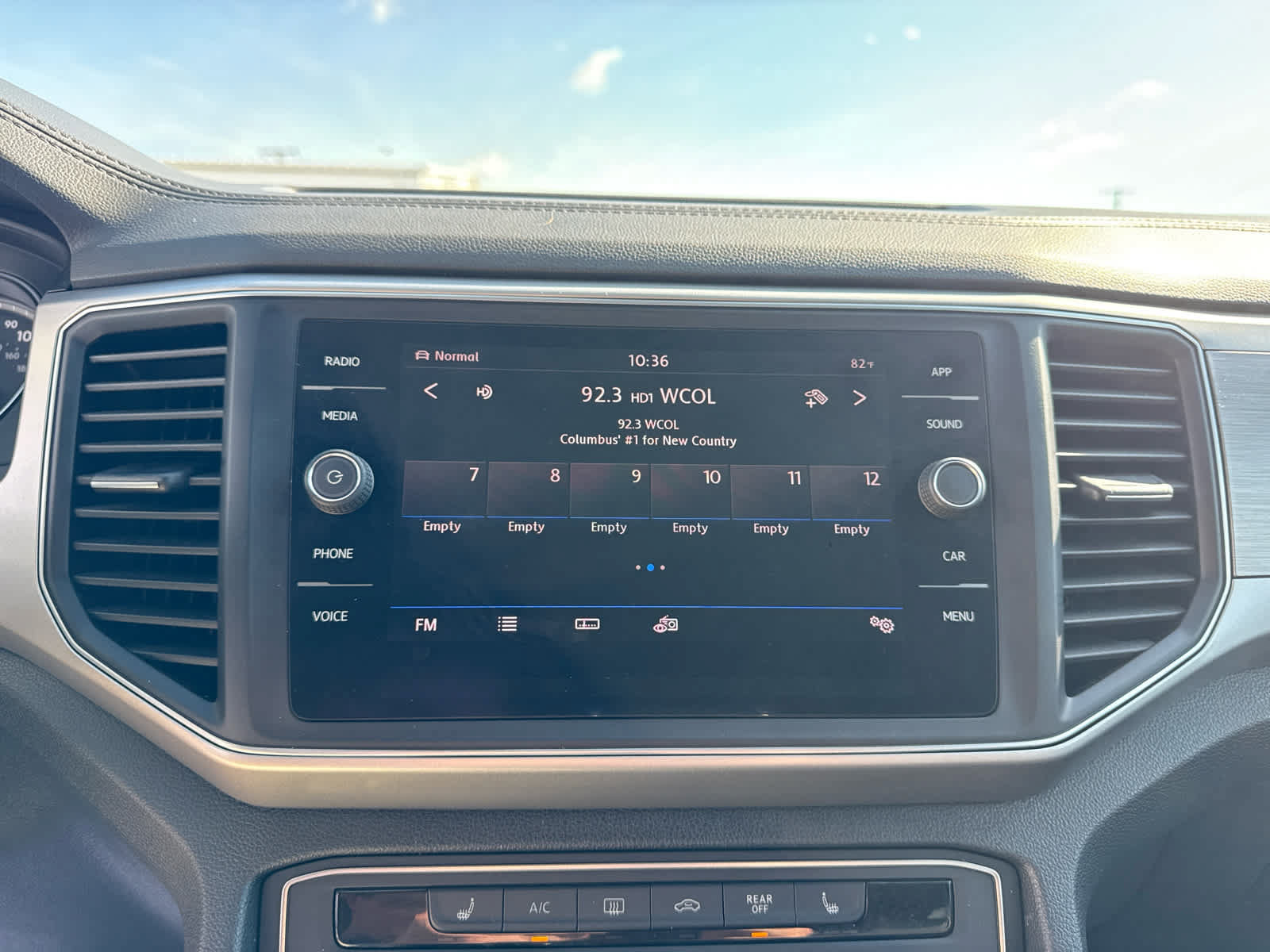 Used 2018 Volkswagen Atlas SE AWD/4WD image 16