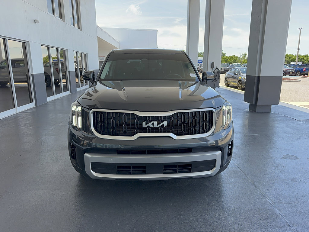 Used 2023 Kia Telluride LX FWD image 3