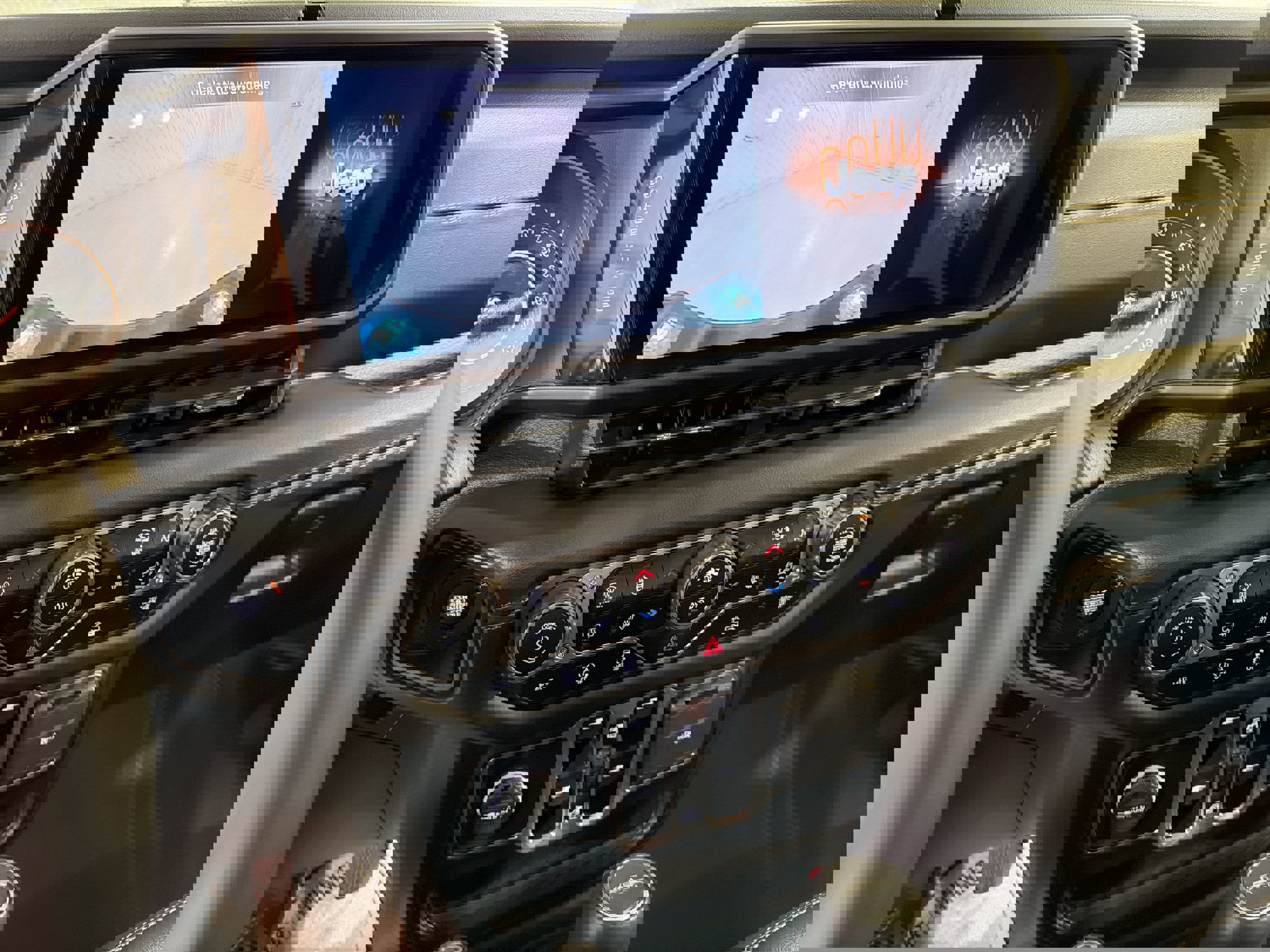 Used 2025 Jeep Gladiator Sport image 18