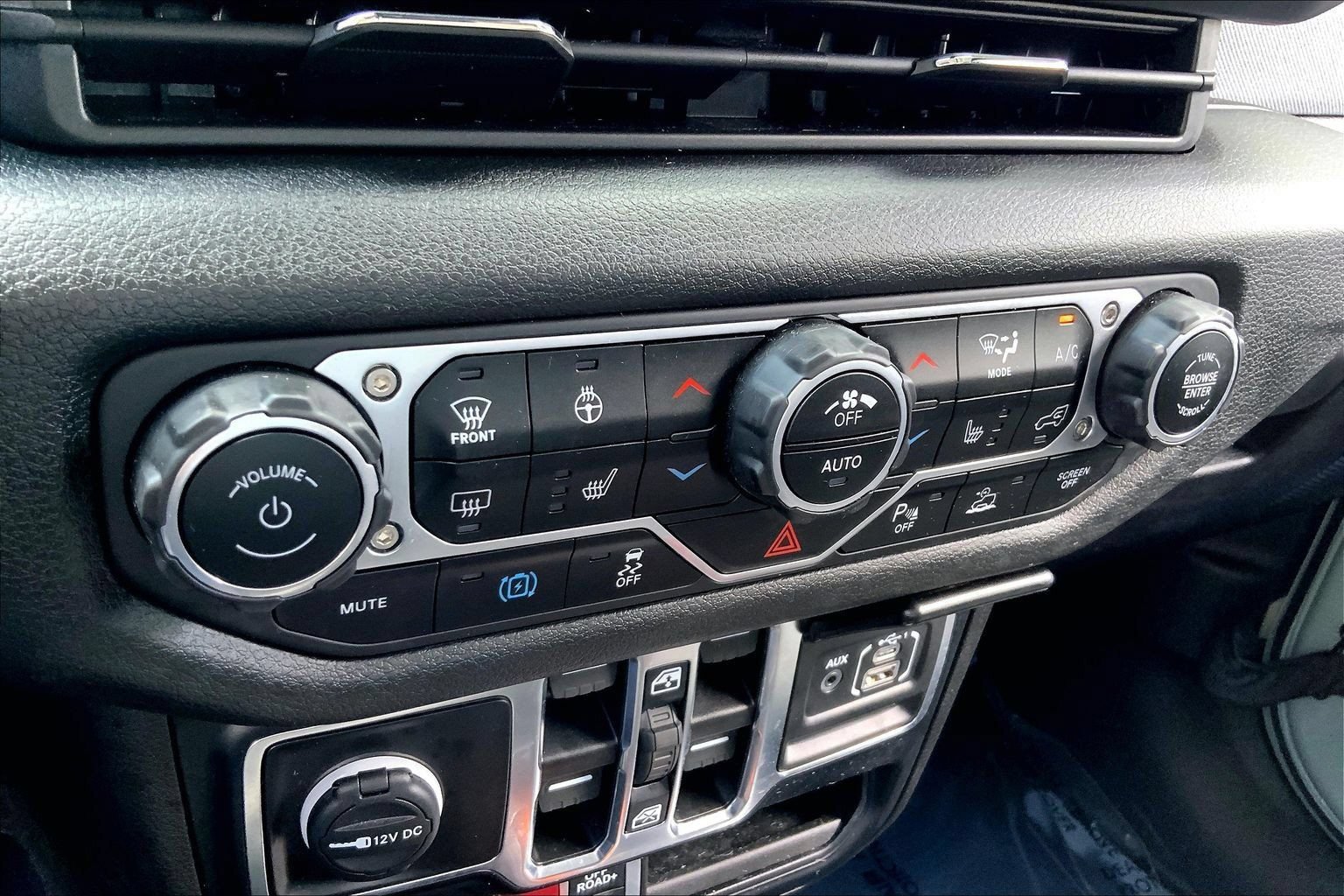 Used 2024 Jeep Wrangler Unlimited AWD/4WD image 28