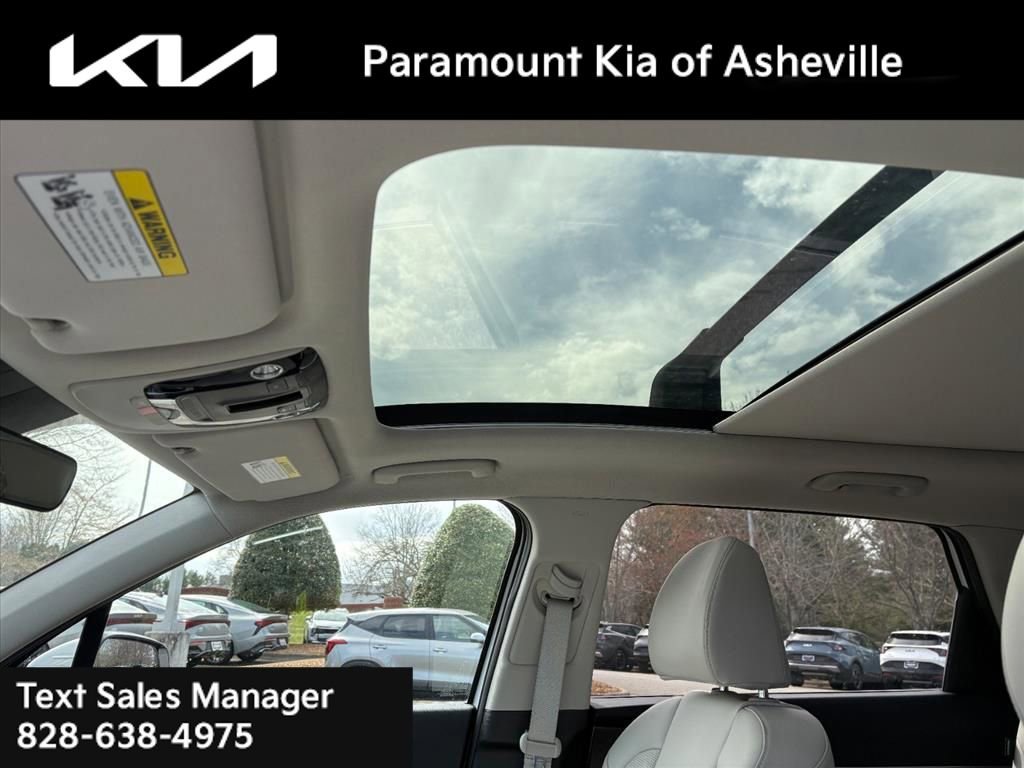 Certified 2025 Kia Sorento EX w/ Panoramic Sunroof Package image 14