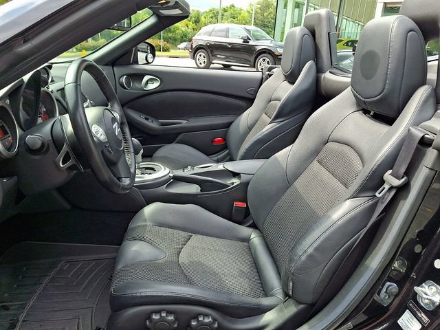 Used 2016 Nissan 370Z Touring Sport RWD image 12