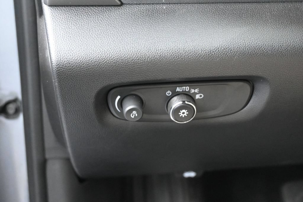 Used 2023 Chevrolet Traverse LS FWD image 15